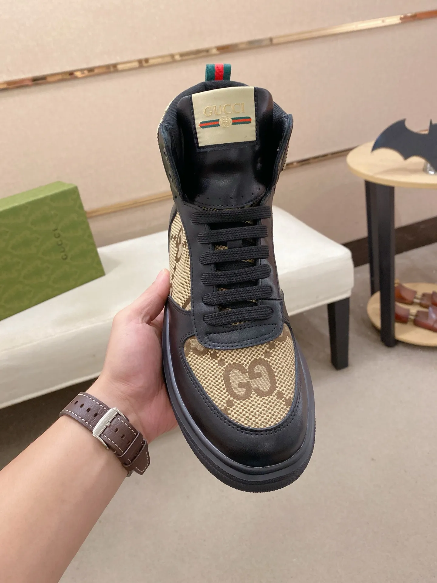 Men's clothing and shoes: 420💰 (GUCCI) The latest model from the official website🎁🎁Casual and fashionable men's shoes👟, hot style💥The version is simple and elegant, exclusive for trendy men. The unique latest brand elements from the official website👑Original Gucci decoration, fashionable and generous, the fabric is original cowhide ✅Mesh breathable lining, the official website specifies wear-resistant casual outsole, the classic model is taken in kind at the counter🎬38-44 (can be customized for 45 non-refundable)